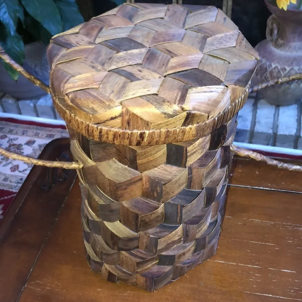 Bamboo Woven Pleated Handmade Cylinder Tube Basket with a Lid and Handles